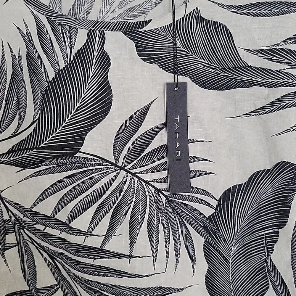 Plus Size Tahari Palm Print 100% Linen Top Size: 2X - Picture 2 of 3
